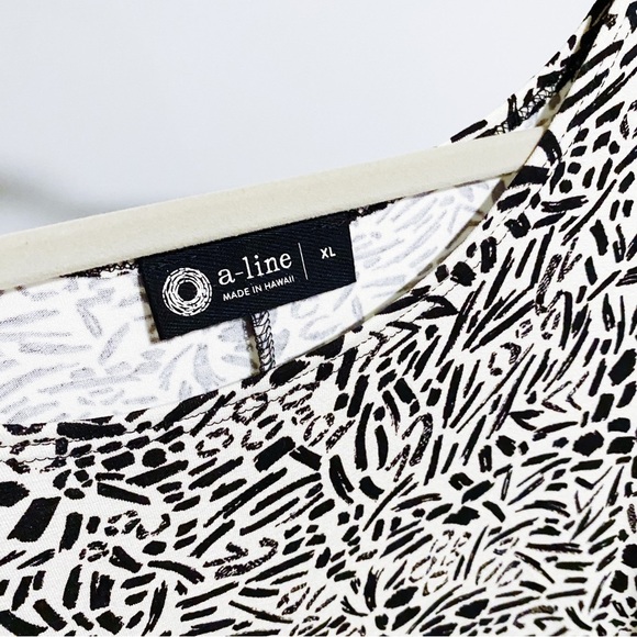 A-line Hawaii - Brushstrokes Print Short Sleeve Dress - Picture 5 of 5